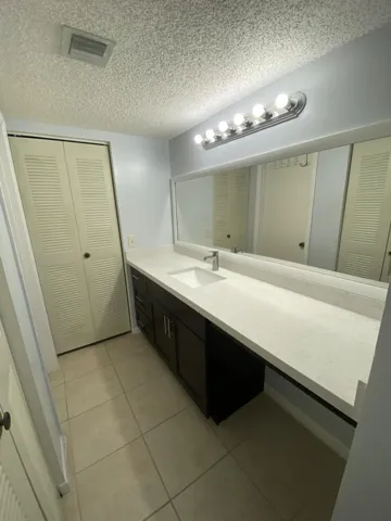 Bathroom/Vanity