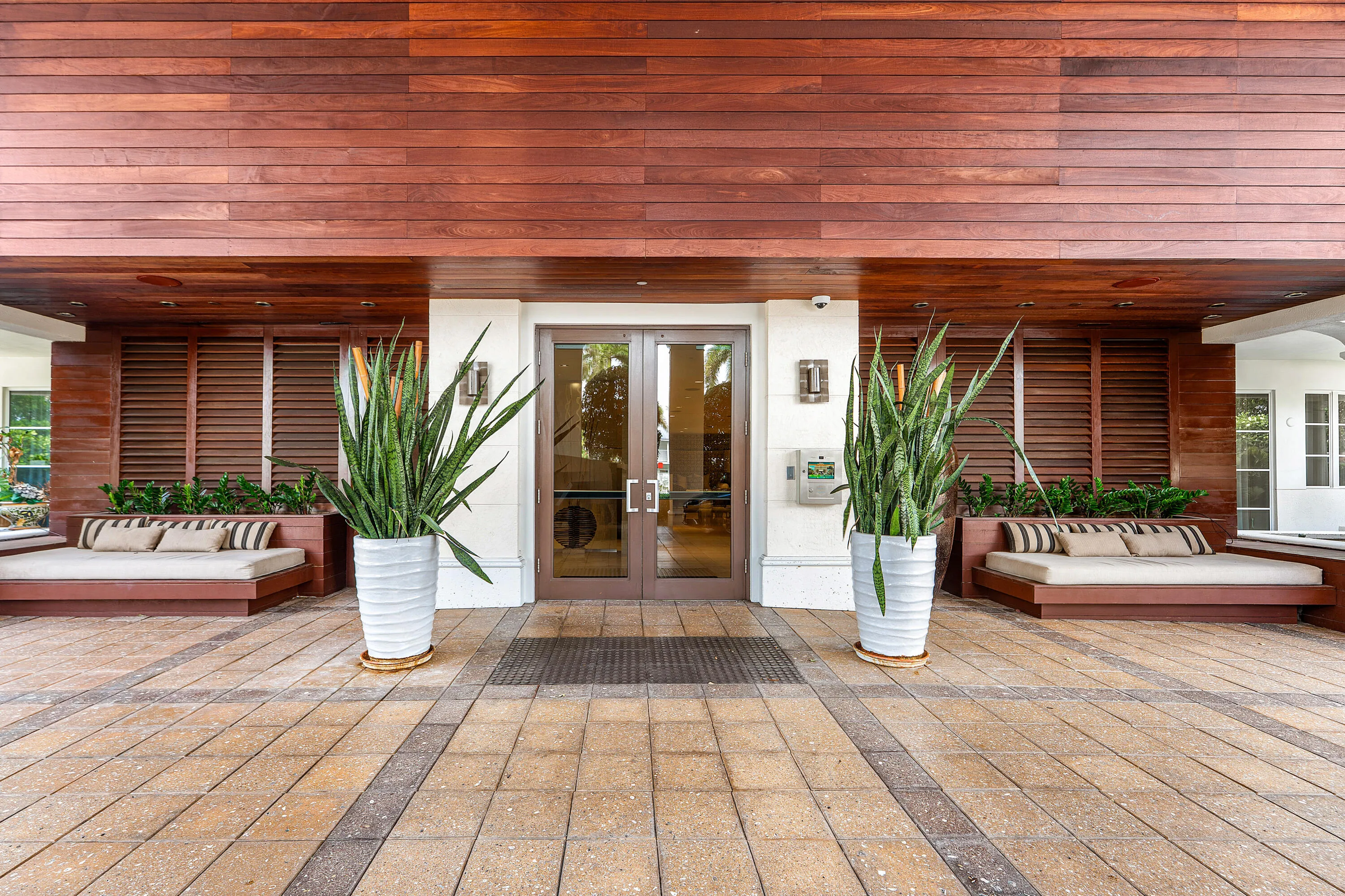 Elegant front entrance to the bulding