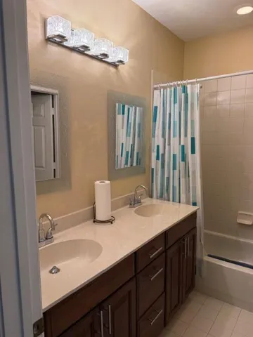 Guest Full Bathroom