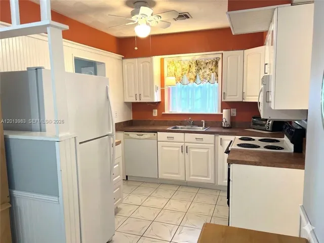 Kitchen_tenant occupied_personal items removed by AI