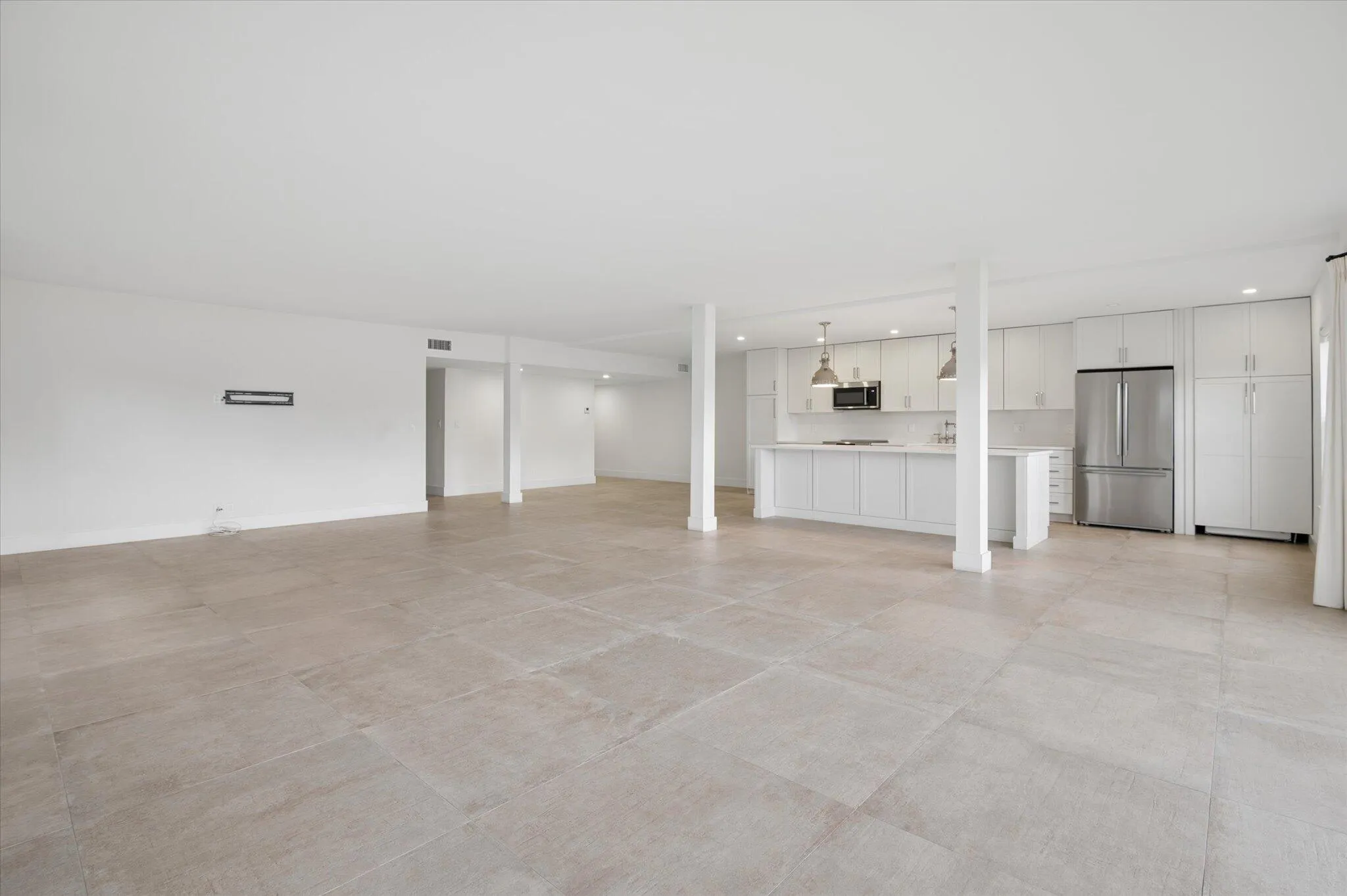 Airy corner-unit location showcasing seamless flow between, living, dining and kitchen spaces.