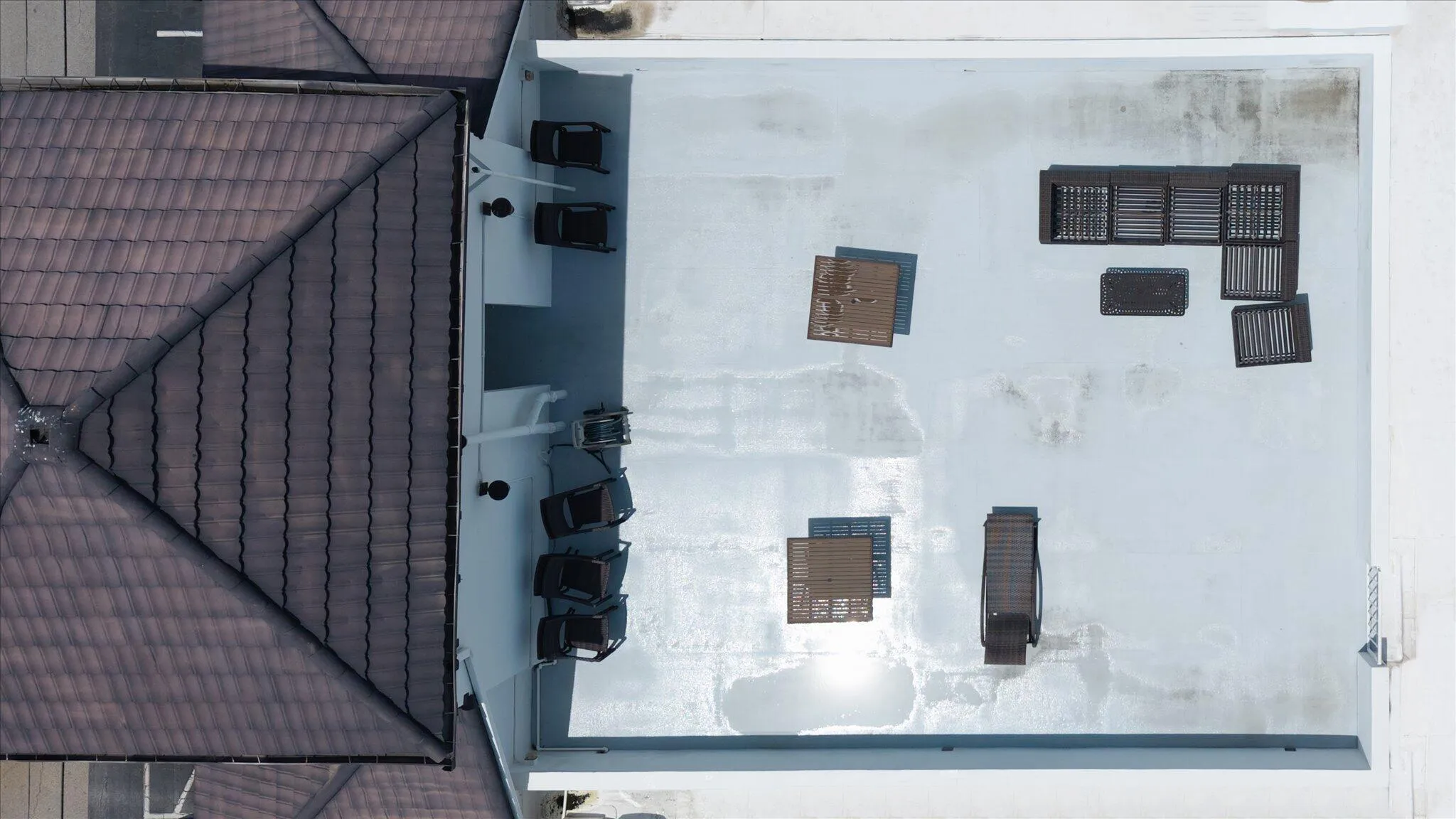 Enjoy the Ft. Lauderdale Air Show from the Roof Top Terrace with new comfortable patio furniture, nearby refrigerator and ice maker, everything you need for entertaining or star gazing.