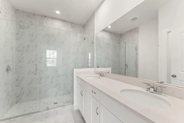 US_SEF_BEACON_LOT 90_OWNERS BATH