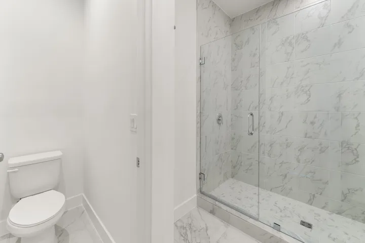 US_SEF_BEACON_LOT 90_OWNERS BATH 2