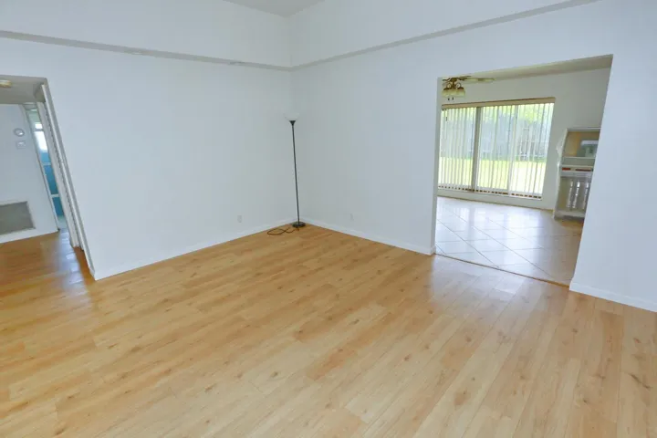 009-012-Living Room-1500x1000