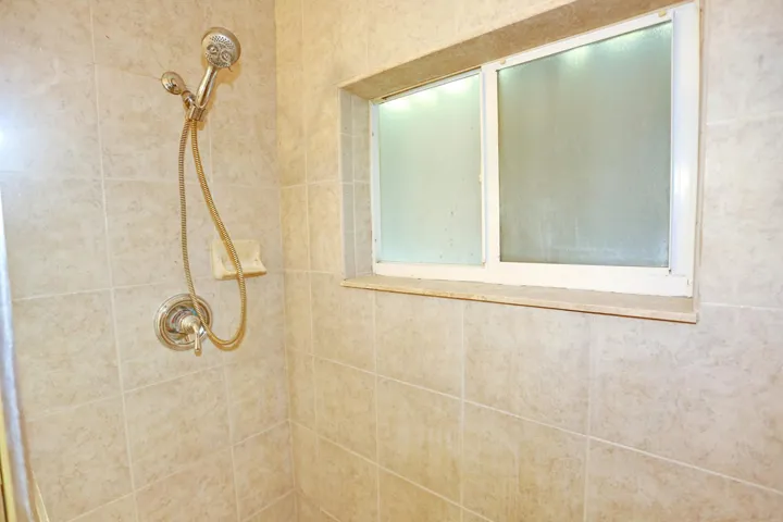 025-035-Master Shower-1500x1000