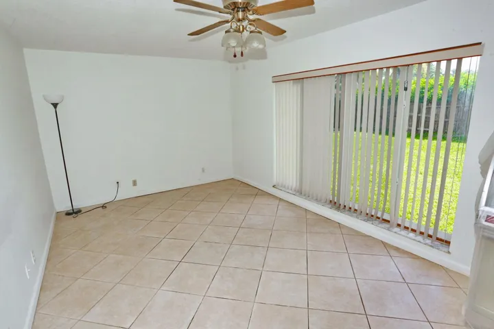 016-016-Family Room-1500x1000