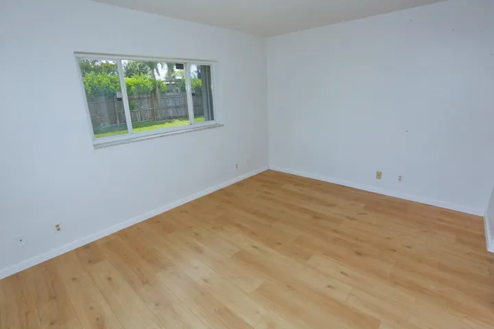023-023-Master Bedroom-1500x1000
