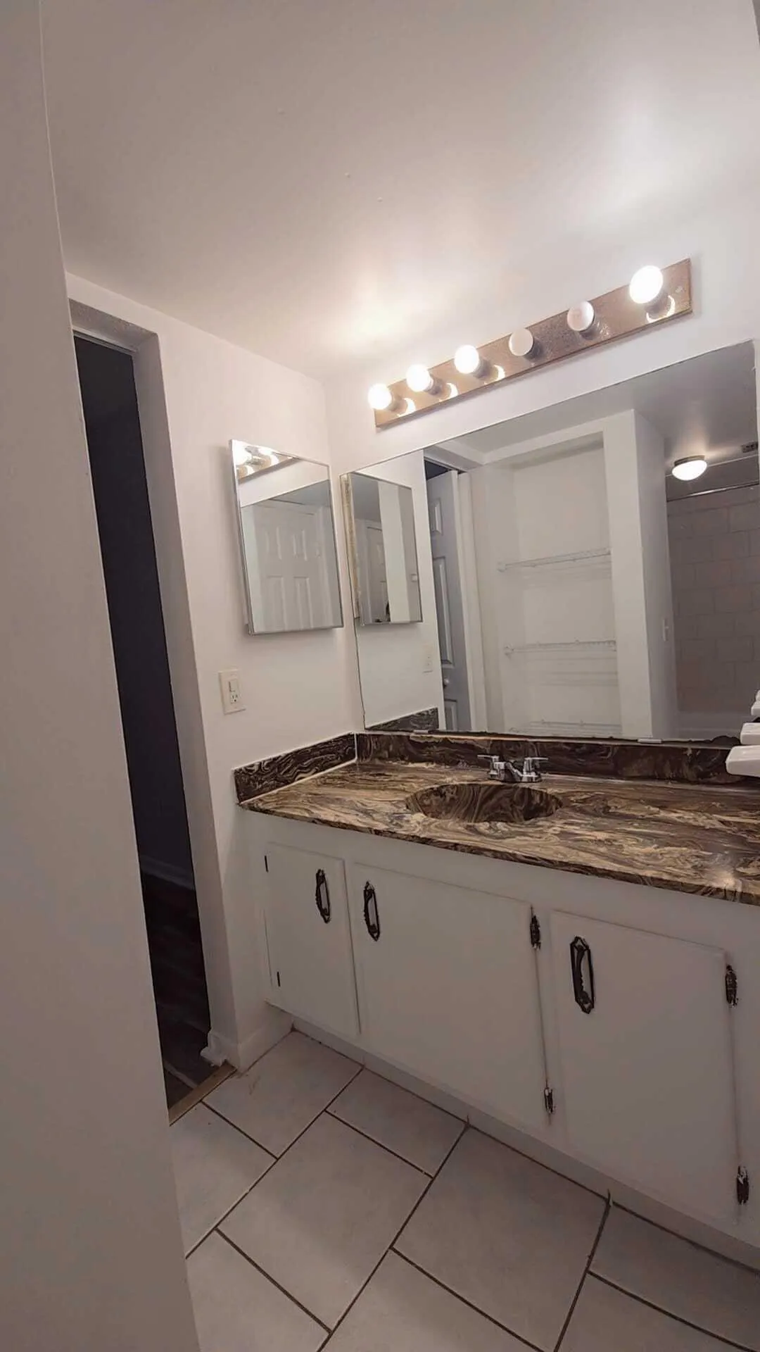 4111OAKS40610