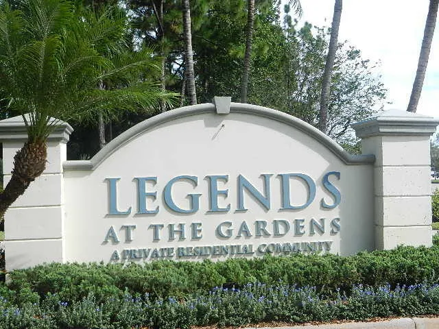 legens at the Gardens