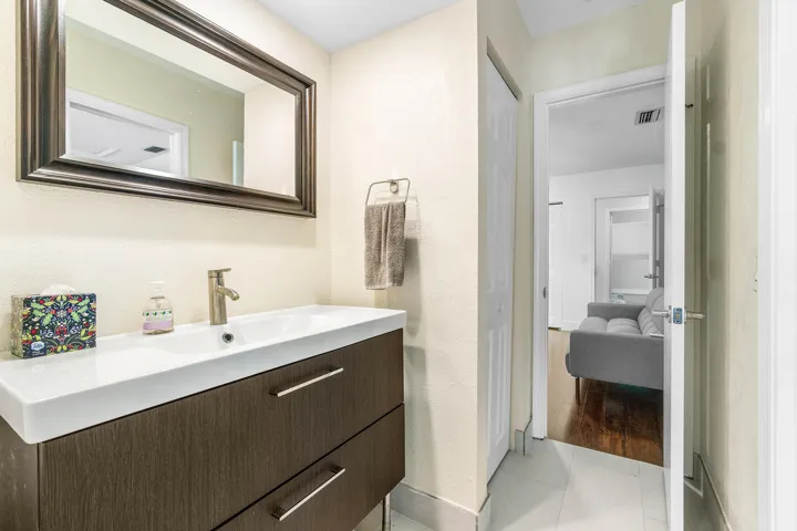 021-6044GlendaleDrive-BocaRaton-FL-33433