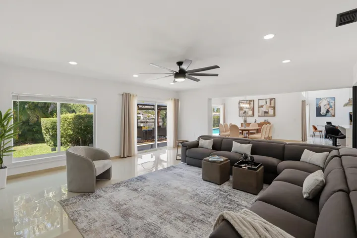 026-039-Family Room-4200x2798