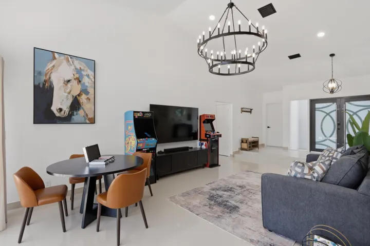 012-053-Living Room-4200x2800