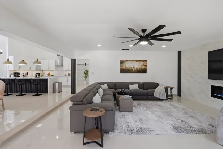 025-011-Family Room-4200x2800
