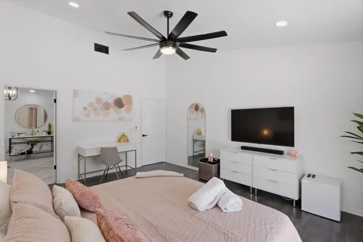 031-057-Primary Bedroom-4200x2798