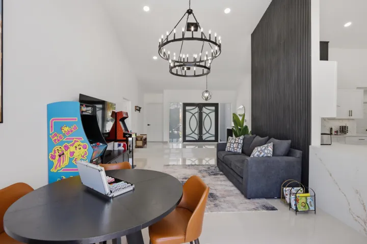 013-041-Living Room-4200x2800