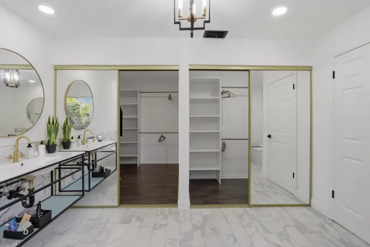 034-071-Primary Bath-4200x2800
