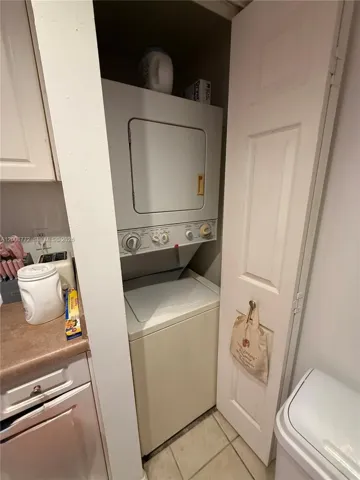 VIRTUALLY STAGED CLOSET