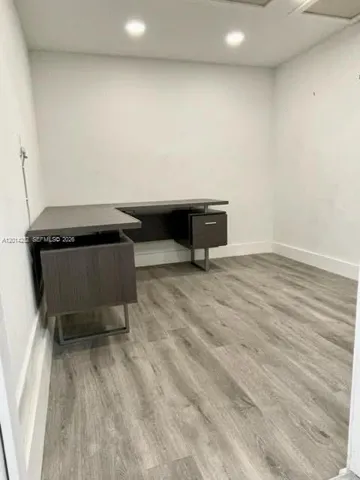 GARAGE CONVERTED/ROOM OFFICE