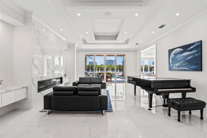LIVINGROOM_STRAIGHT