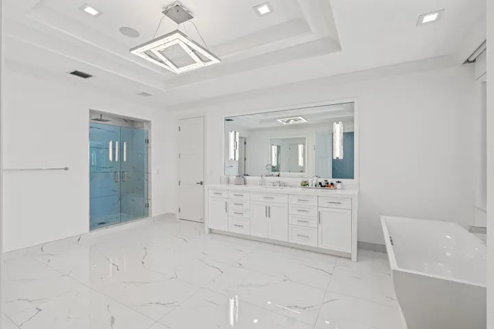 PRIMARY_BATH_LEFT_ANGLE