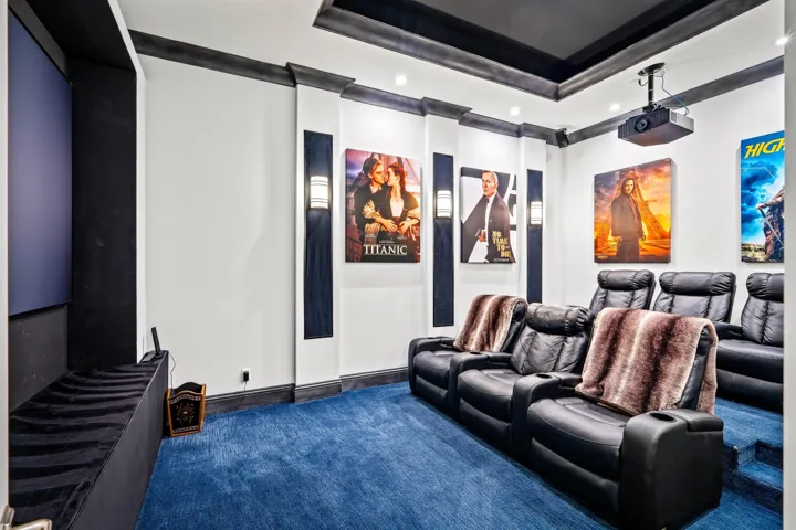 THEATER