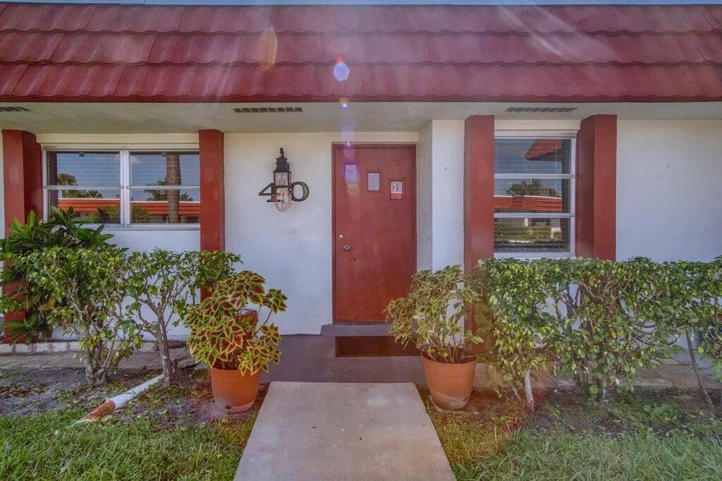 Front Exterior.jpeg-SMALL