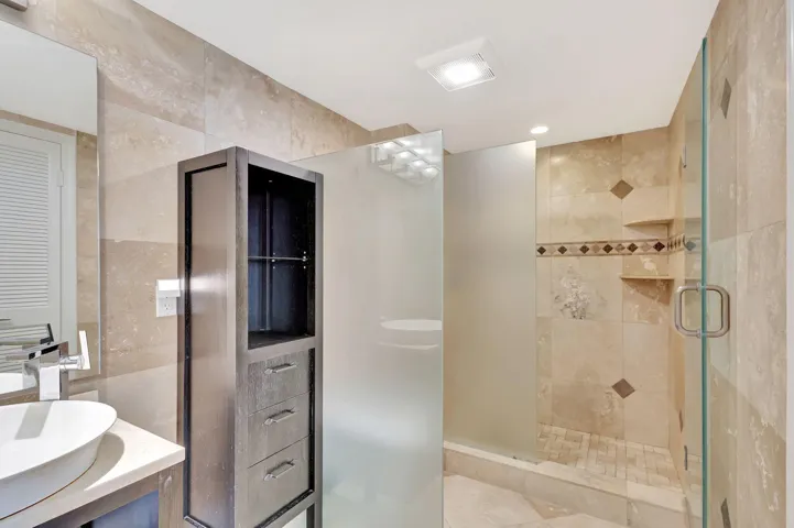 2nd Suite Bath