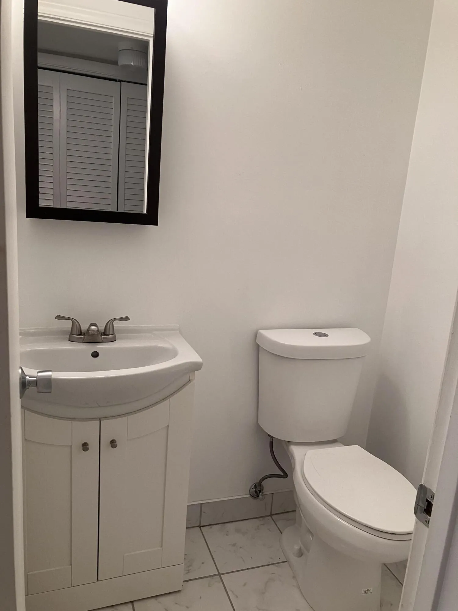 1/2 bath in hallway