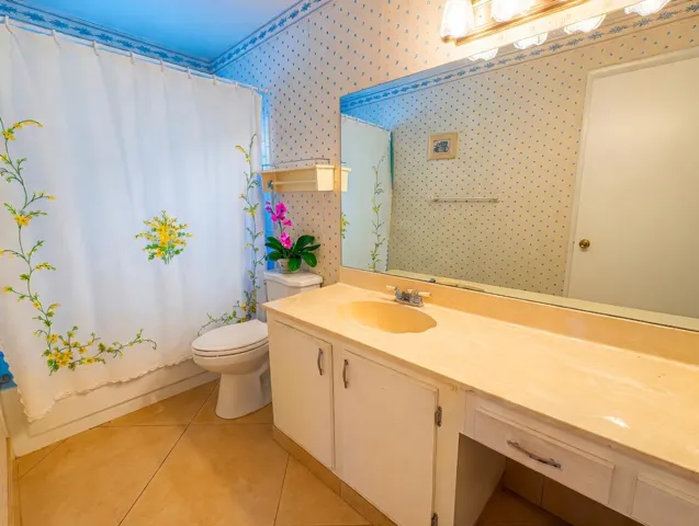 Emerald Second Bathroom