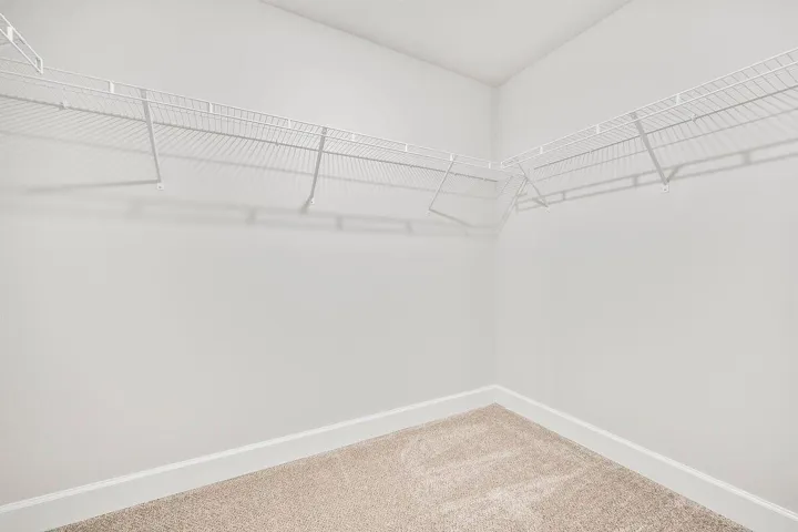 Masterbedroom Walking Closet