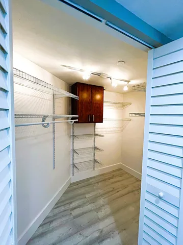 Main Bedroom Closet