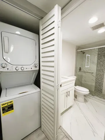 Washer/Dryer Inside