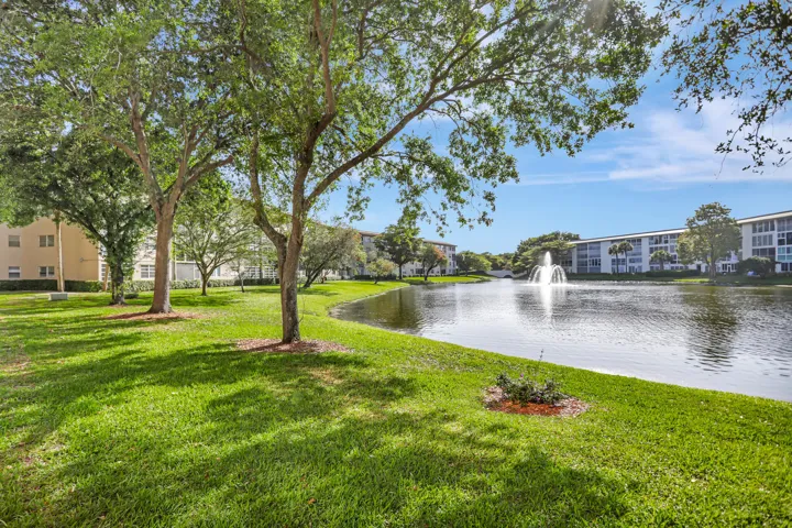 Lake/Fountain View