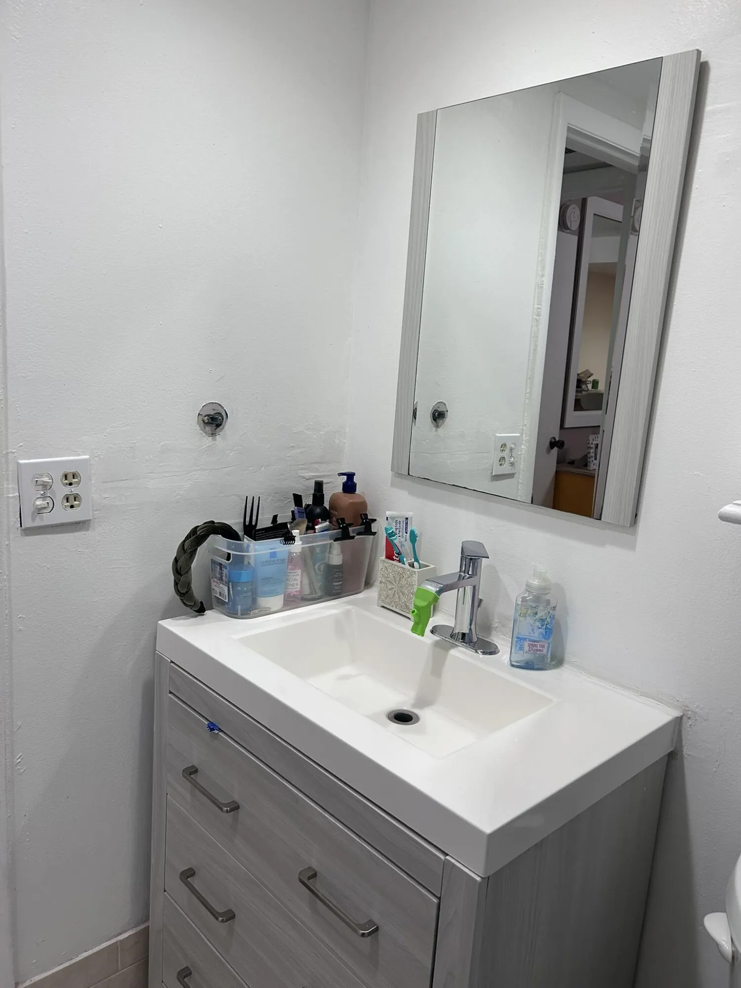 320- Main Bathroom Vanity