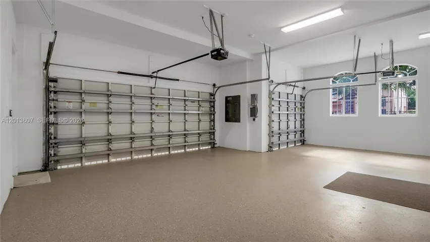 3-Car Garage