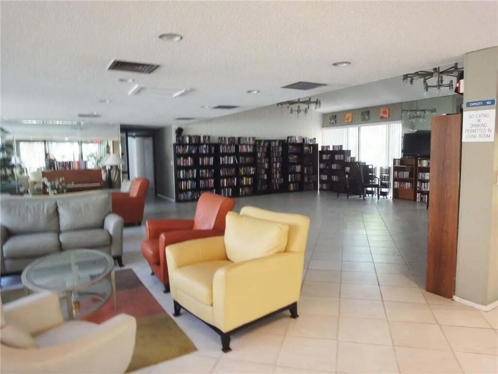 15. Club House