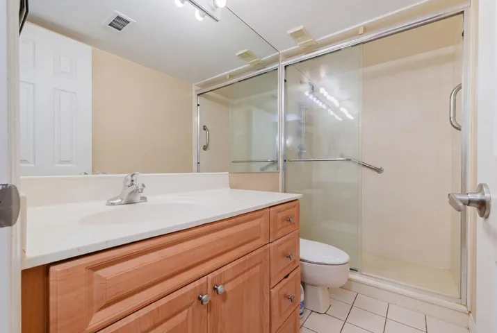 MLS IA - 109 Lake Emerald Drive-13