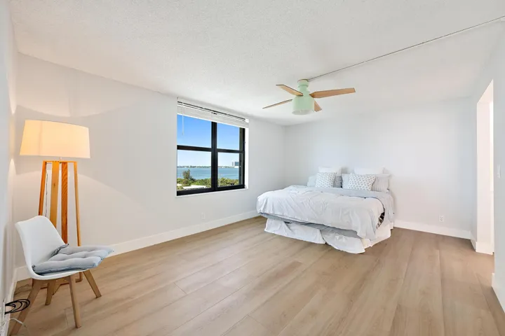5480 N Ocean Dr