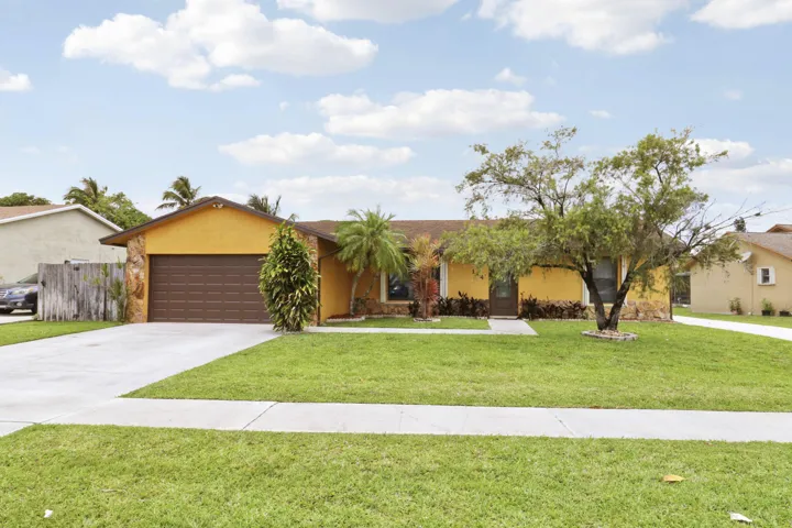 No HOA in La Mancha subdivision, Royal Palm Beach