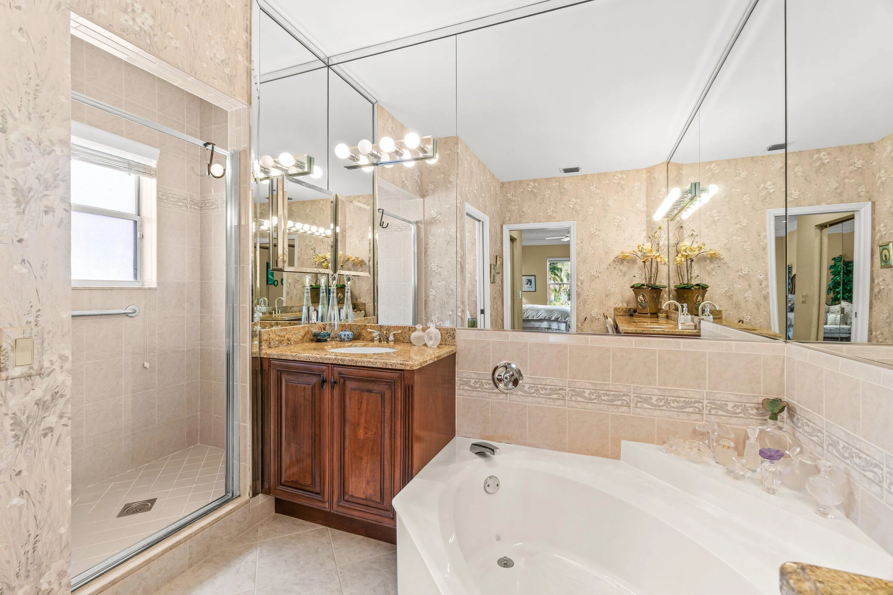 Primary​​‌​​​​‌​​‌‌​‌‌​​​‌‌​‌​‌​‌​​​‌​​ Bathroom