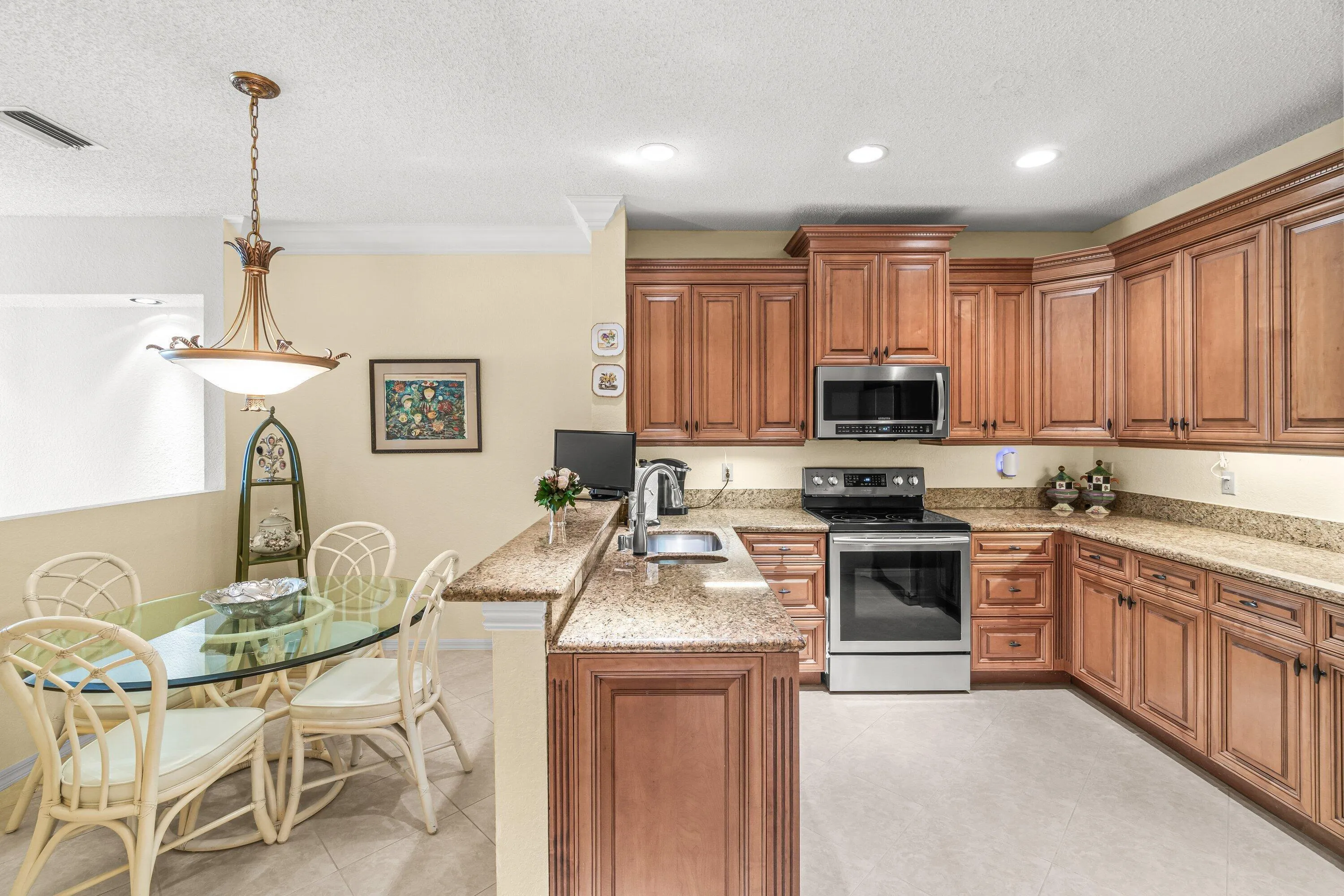 Kitchen / Breakfast area