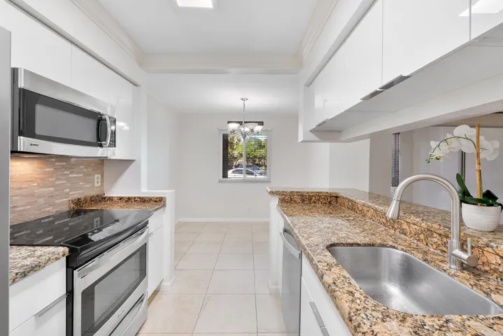 9777 Westview Dr u1112_002