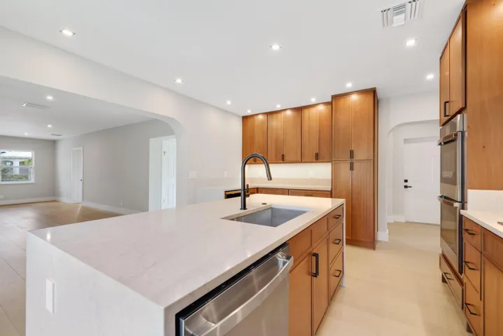 275 Northeast 16th St - 30.jpg-SMALL