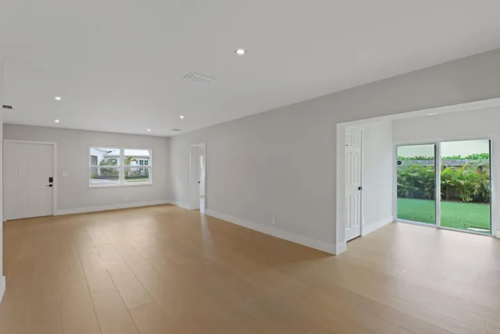 275 Northeast 16th St - 17.jpg-SMALL