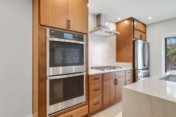 275 Northeast 16th St - 34.jpg-SMALL