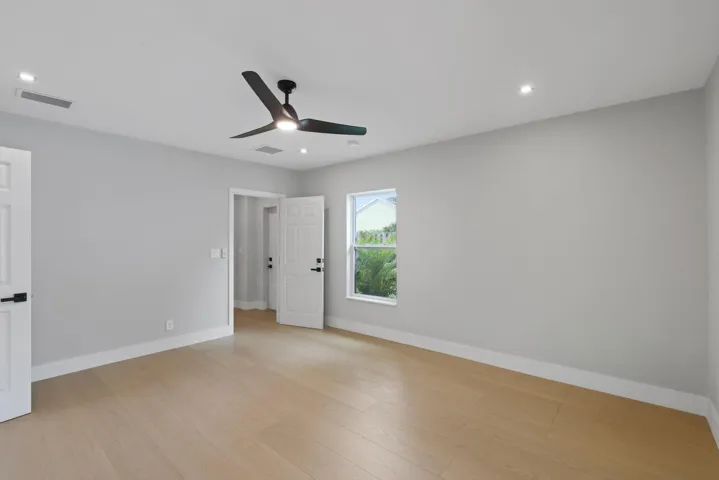 275 Northeast 16th St - 46.jpg-SMALL