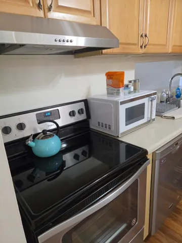 5310 LAS VERDES 220 KITCHEN 1