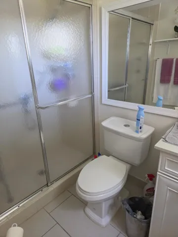 5310 LAS VERDES 220 BATHROOM 3