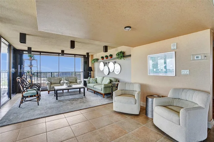 Photo 79